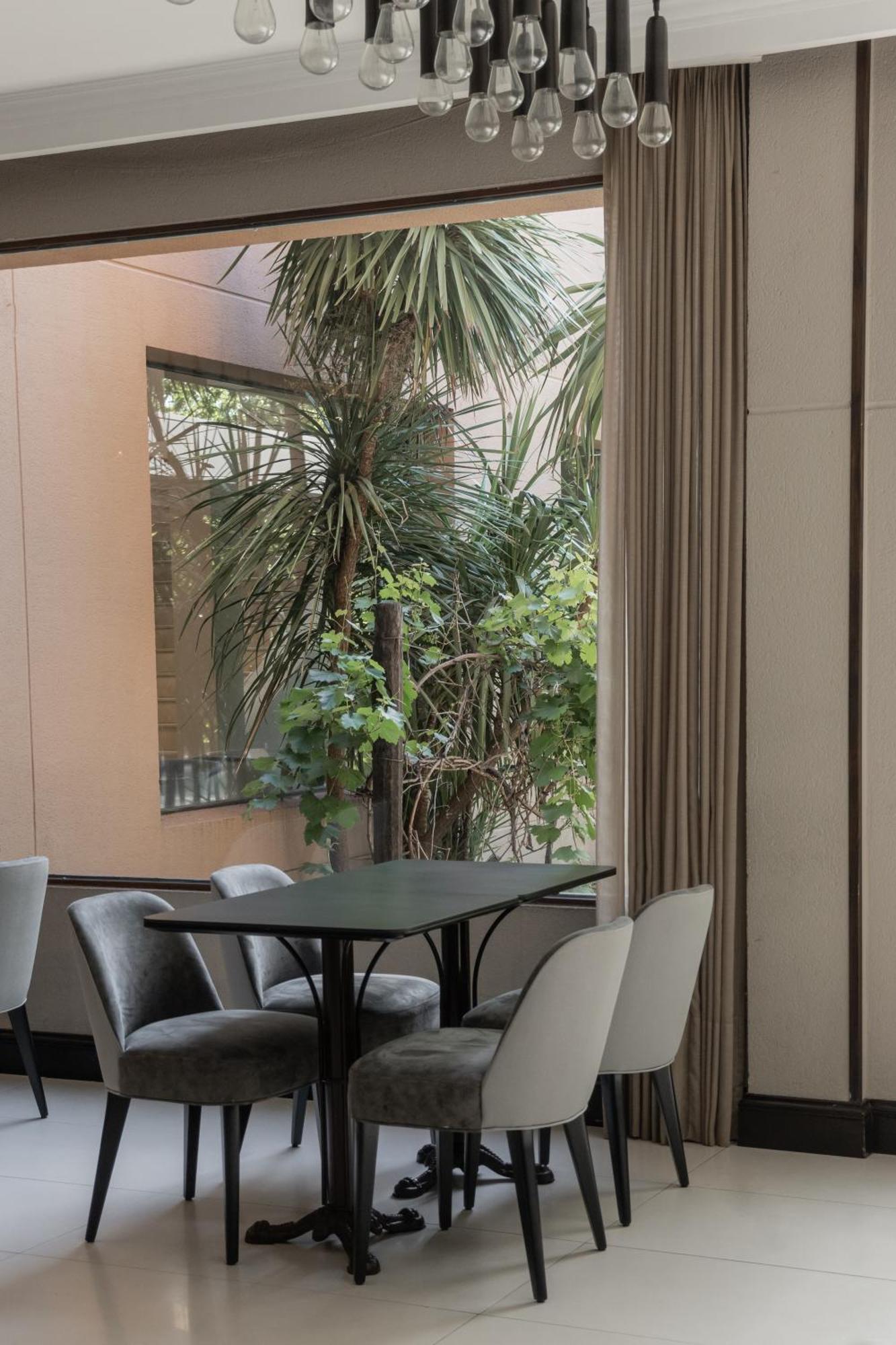 Buenos Aires Ezeiza Airport Hotel 4*