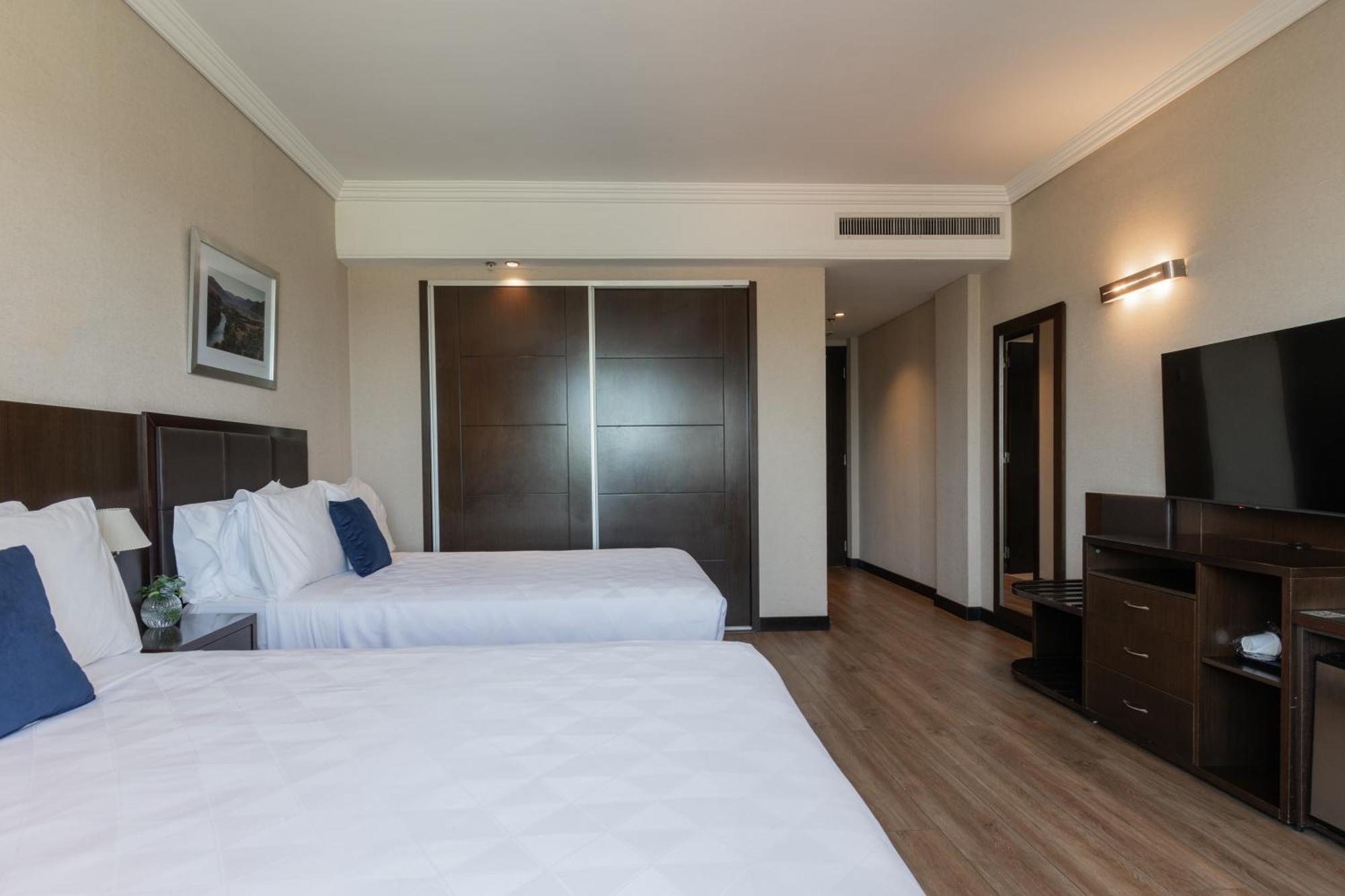 Buenos Aires Ezeiza Airport Hotel 4*