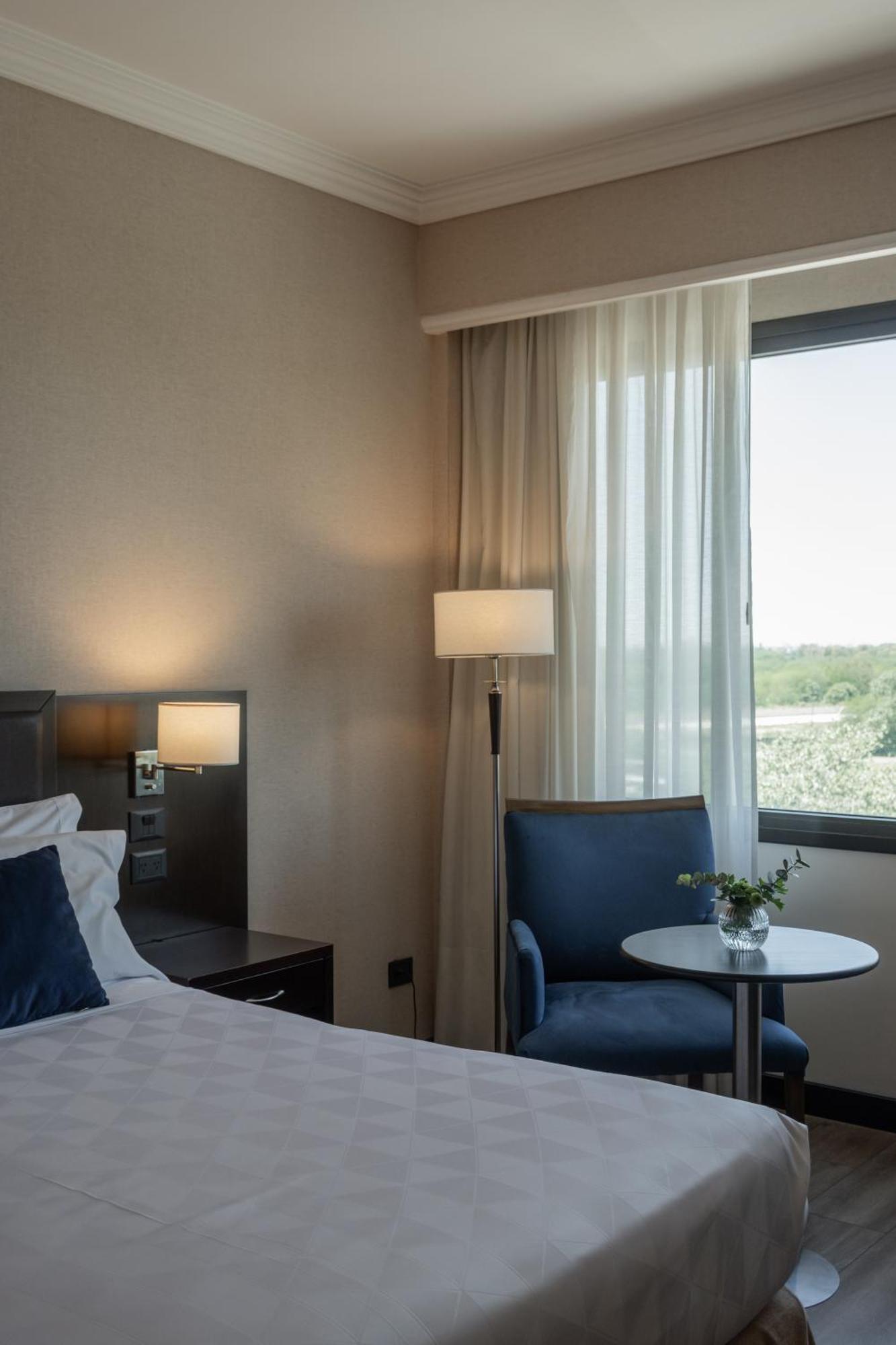Buenos Aires Ezeiza Airport Hotel 4*