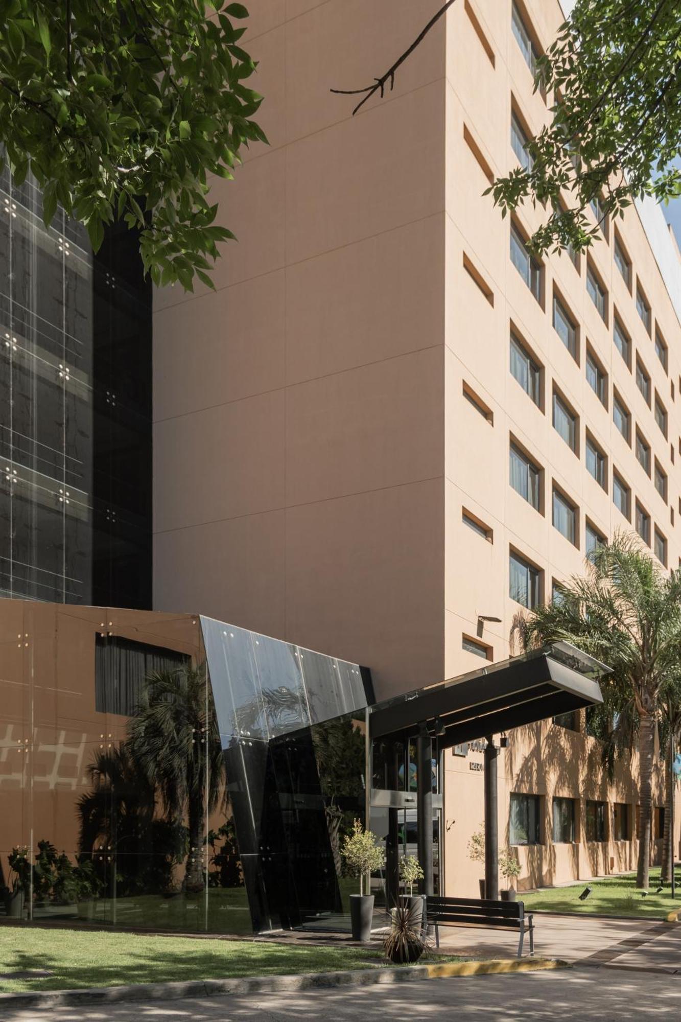 Buenos Aires Ezeiza Airport Hotel 4*