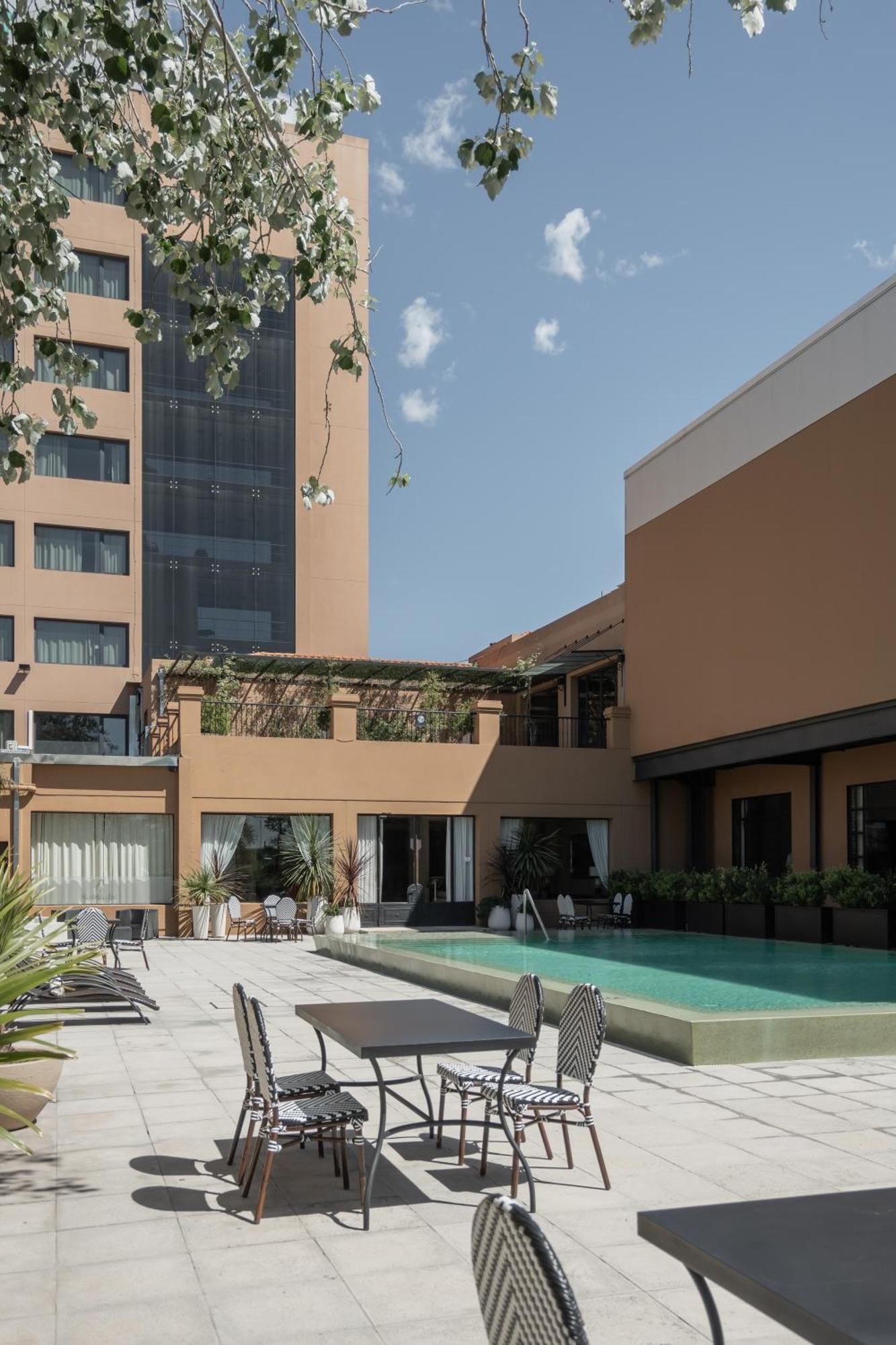Buenos Aires Ezeiza Airport Hotel 4*